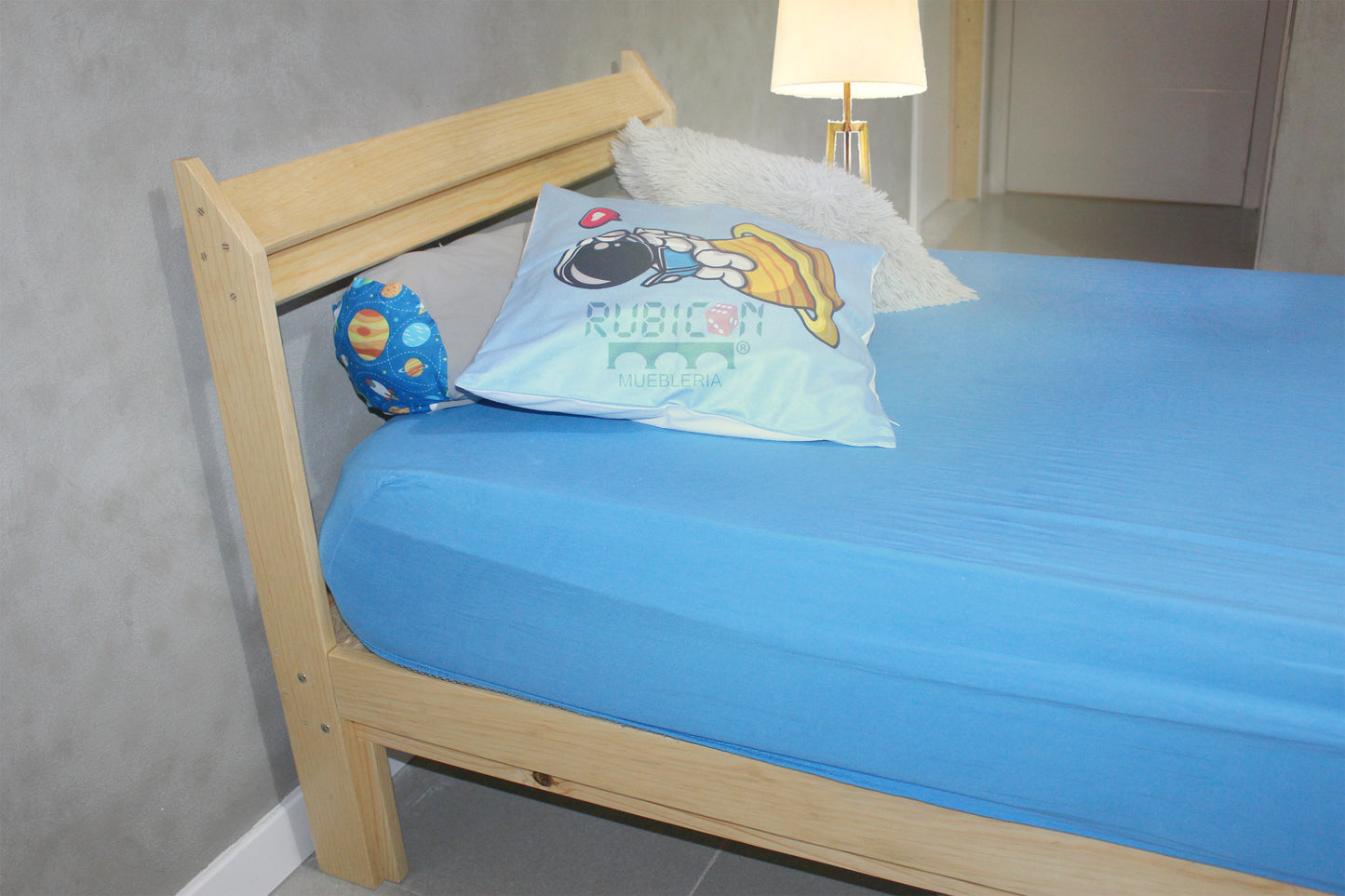 Cama base de madera sólida de pino mod. Lisboa recámara con cabecera