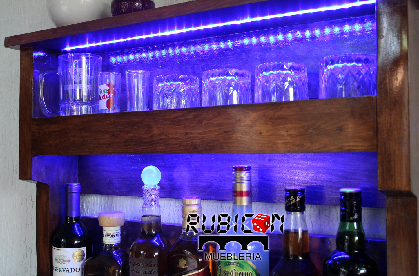 Cava flotante cantina bar con luces LEDS en madera Mod. Gastón