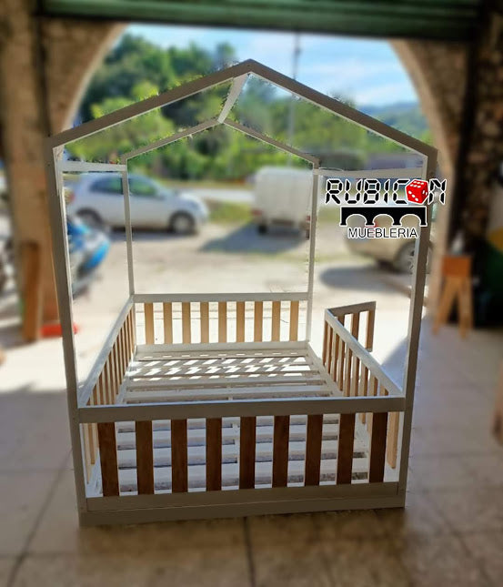 Cama Montessori de madera cuna infantil con puerta