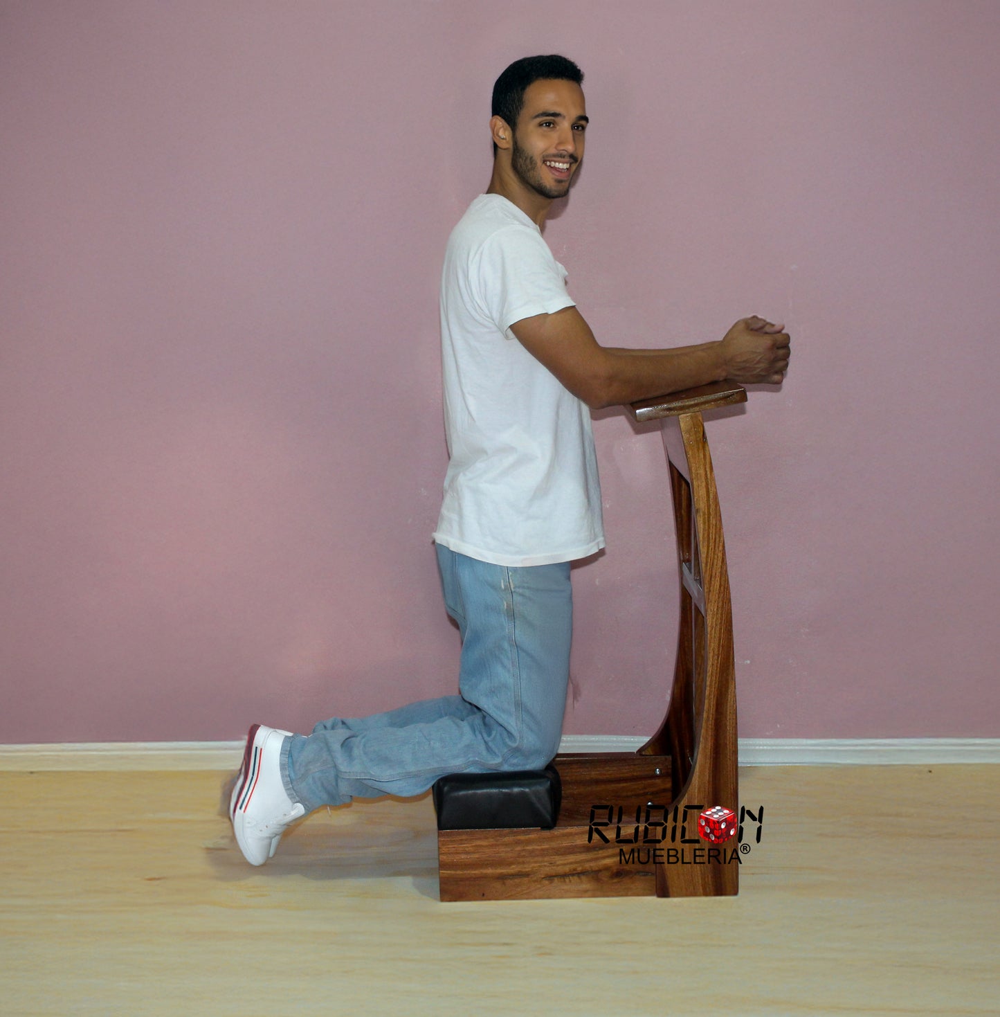 Reclinatorio para orar banco taburete de oración en madera de parota mod. Sinai
