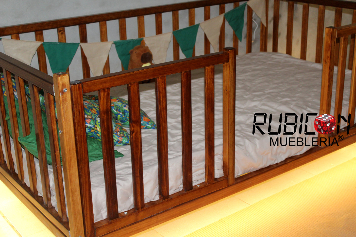 Cama Montessori de madera recamara para niños cuna con barandales