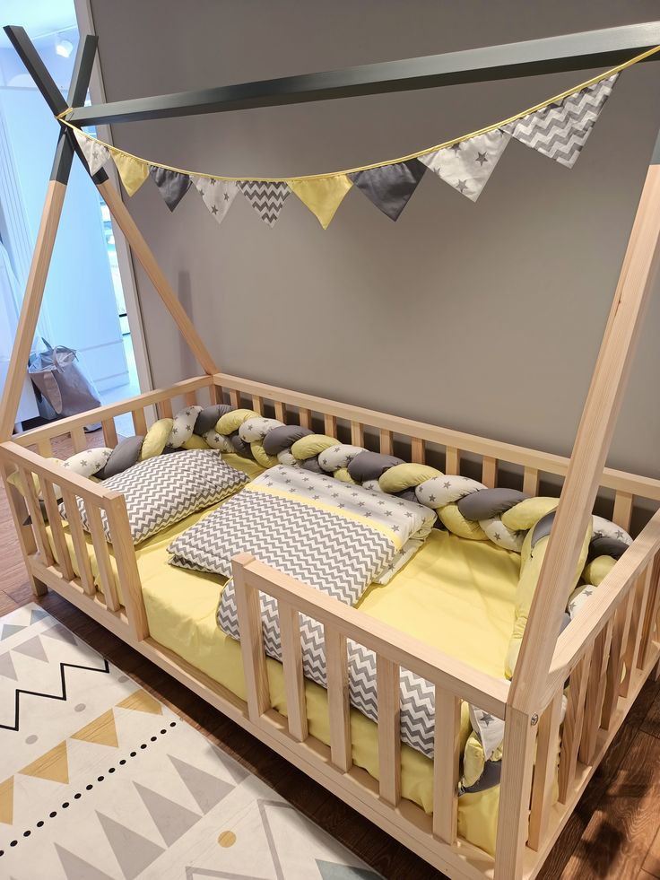 Cama Montessori tipi de madera recámara infantil mod. Tipi yellow