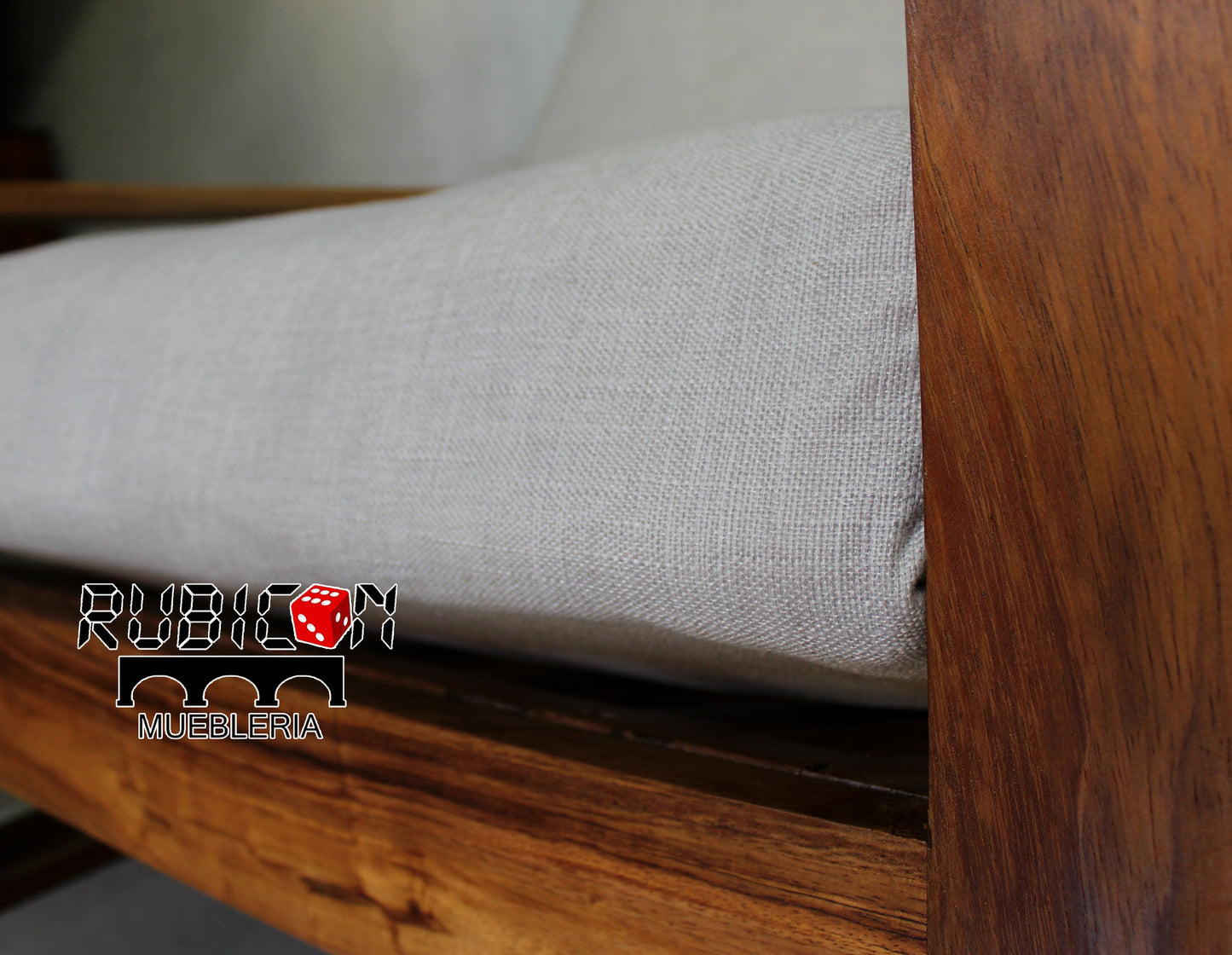 Sillón de madera de parota para sala sofá con cojines mod. Mirín