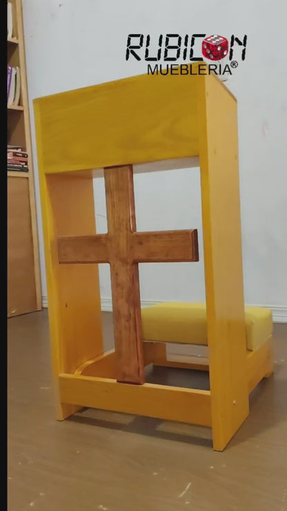 Reclinatorio banco taburete de madera para orar con detalle de cruz